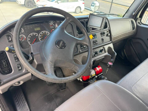 2015 Freightliner M2 106