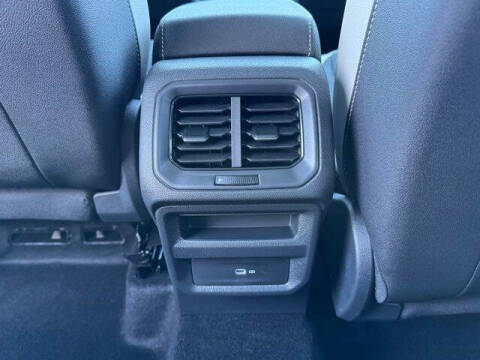 2025 Volkswagen Taos SE 4Motion