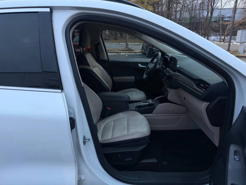 2020 Ford Escape Hybrid Titanium