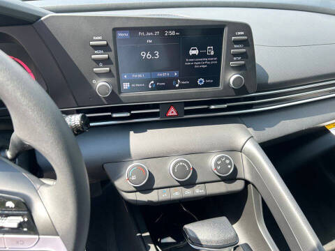 2025 Hyundai Elantra SE