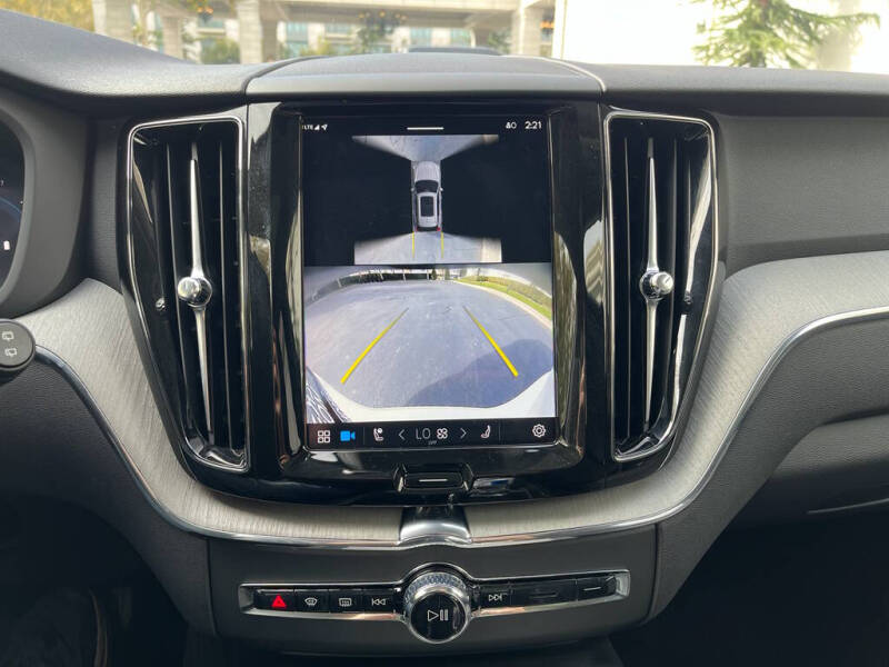 2025 Volvo XC60 B5 Plus Dark Theme