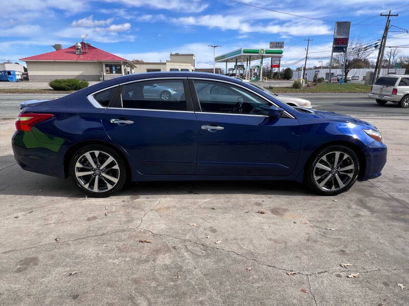 2016 Nissan Altima SR photo 7