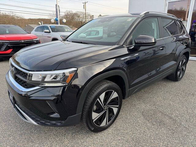 2024 Volkswagen Taos SE 4Motion