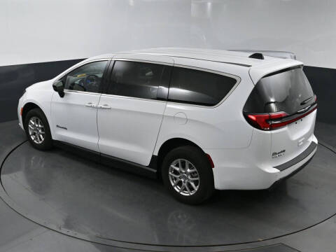 2024 Chrysler Pacifica Touring