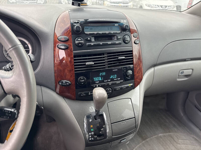 2005 Toyota Sienna XLE 7 Passenger