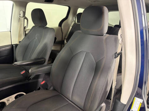 2017 Chrysler Pacifica LX