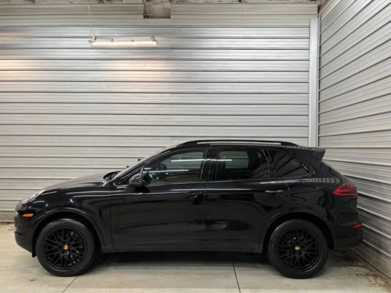 2017 Porsche Cayenne Platinum Edition