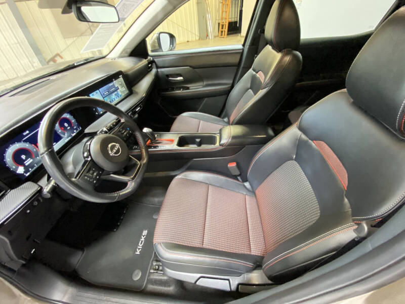 2025 Nissan Kicks SR