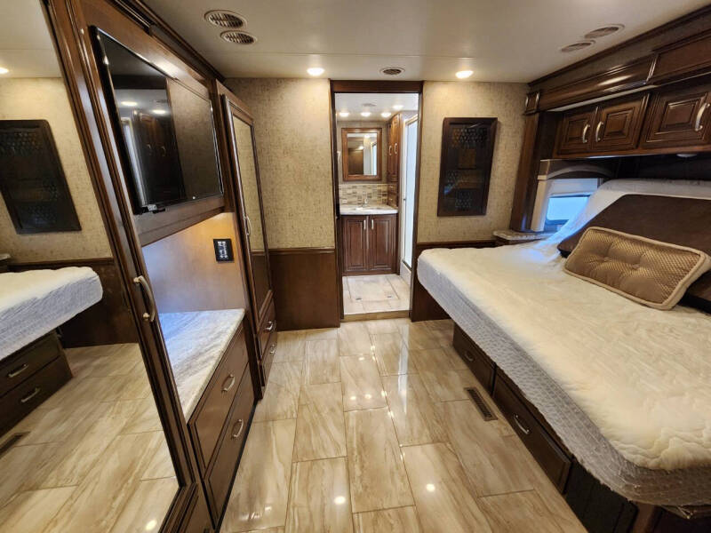 2017 Thor Motor Coach ARIA 3901