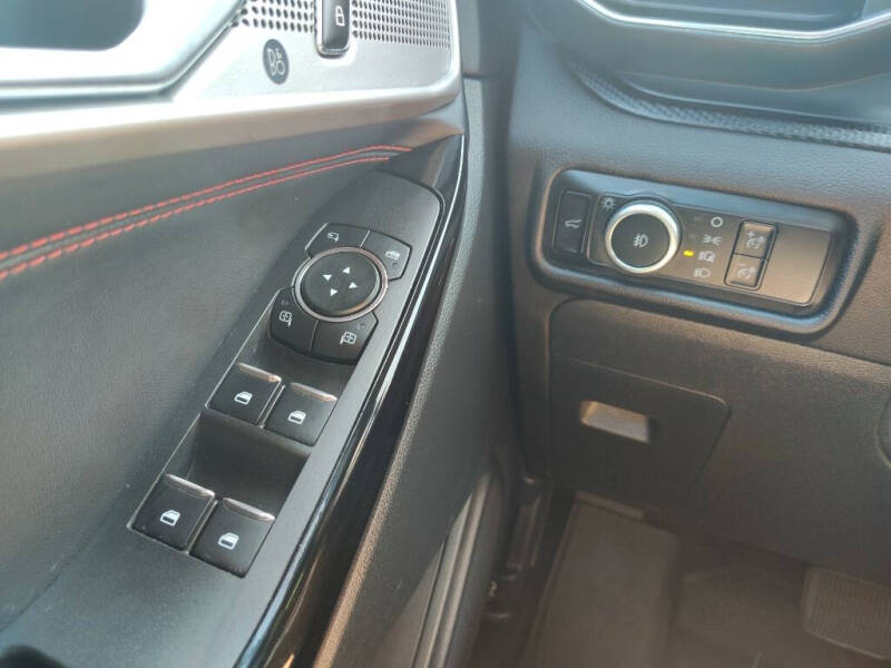 2024 Ford Explorer ST-Line