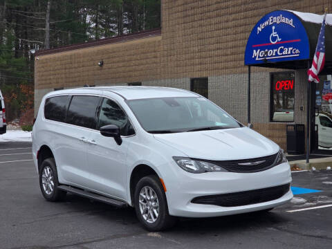 2025 Chrysler Voyager LX