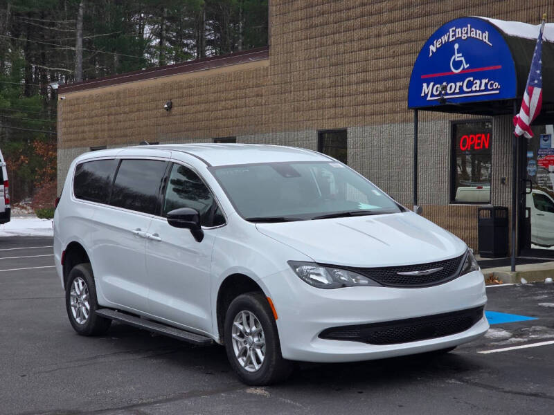 2025 Chrysler Voyager LX's photo