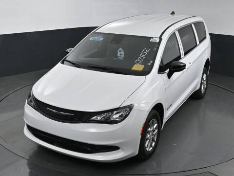 2025 Chrysler Voyager LX