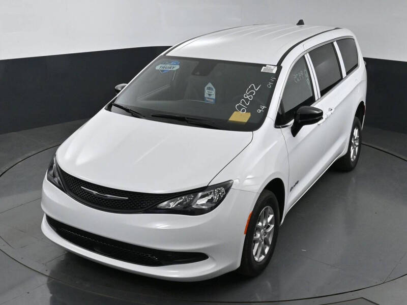 2025 Chrysler Voyager LX