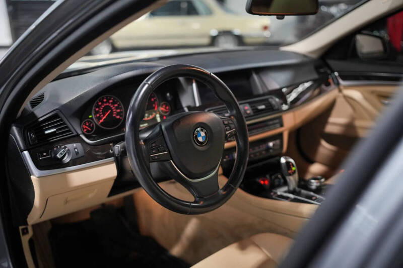 2015 BMW 5 Series 528i