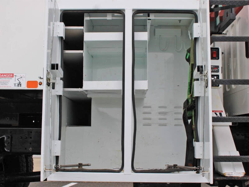 2023 Freightliner M2 106