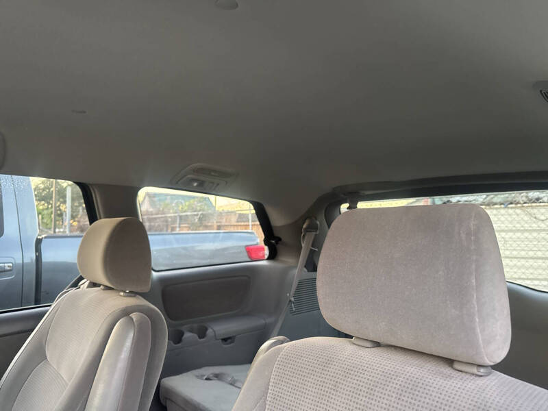 2004 Toyota Sienna LE 7 Passenger