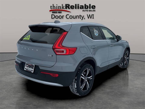 2025 Volvo XC40 B5 Core Bright Theme