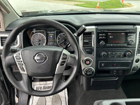 2017 Nissan Titan SV