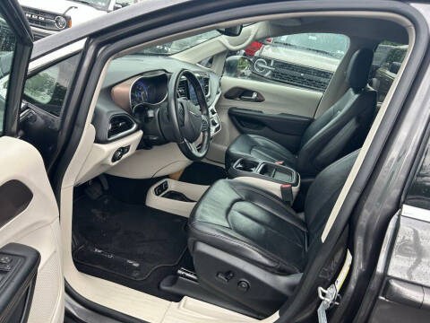 2017 Chrysler Pacifica Touring-L