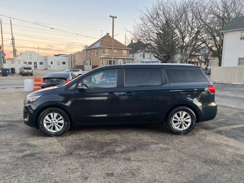 2016 Kia Sedona LX photo 2