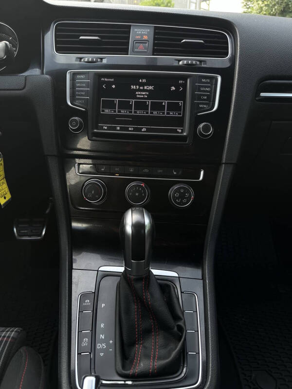 2016 Volkswagen Golf GTI SE