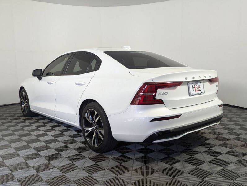 2024 Volvo S60 B5 Core Dark Theme