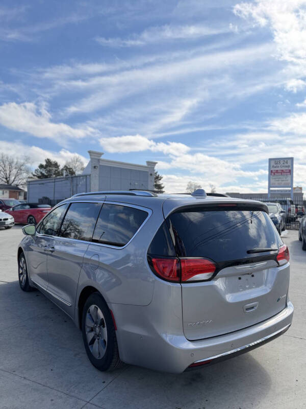 2017 Chrysler Pacifica Hybrid Platinum