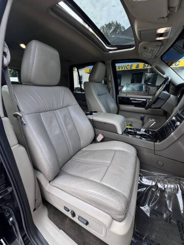 2016 Lincoln Navigator Select
