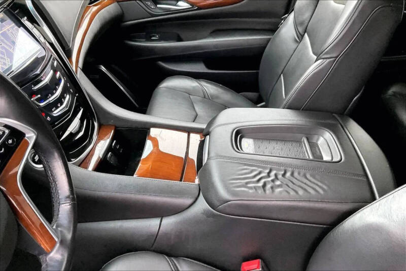 2018 Cadillac Escalade Luxury