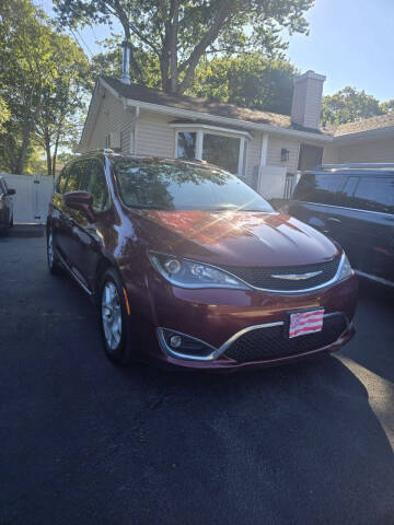 2017 Chrysler Pacifica Touring-L Plus