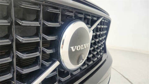 2024 Volvo XC40 B5 Plus Dark Theme