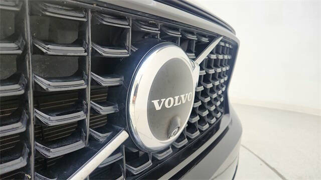 2024 Volvo XC40 B5 Plus Dark Theme