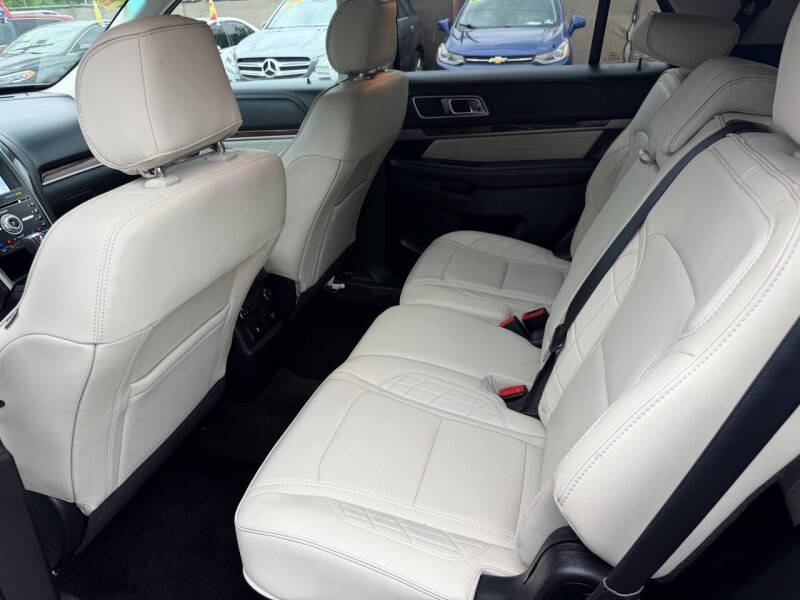 2017 Ford Explorer Platinum