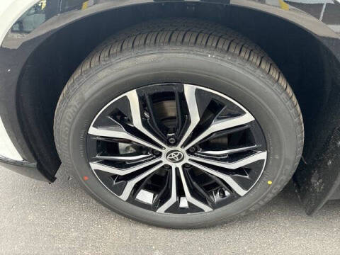 2025 Toyota Crown Signia XLE