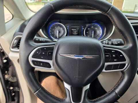 2017 Chrysler Pacifica Touring-L