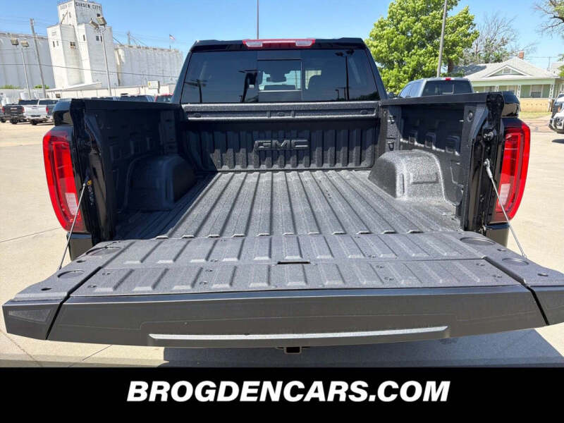 2026 GMC Sierra 1500 SLT - Photo 9