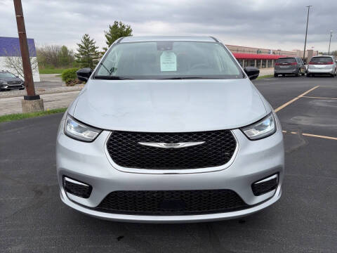 2024 Chrysler Pacifica Touring L