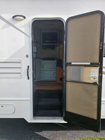 2015 FORD ECONOLINE E450 CLASS C THOR MAJESTIC 28A MOTORHOME