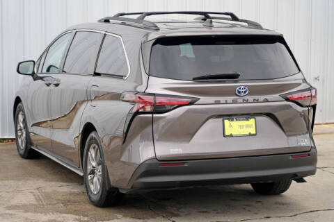 2021 Toyota Sienna LE 8-Passenger