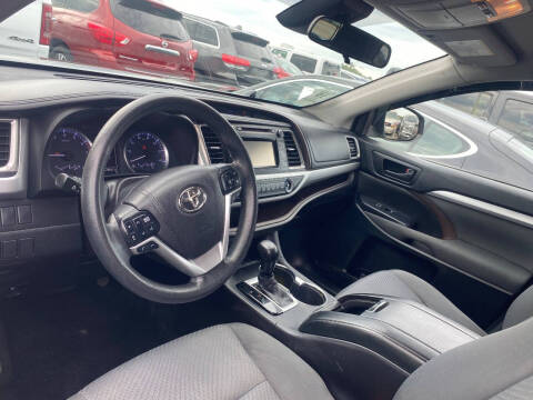 2017 Toyota Highlander LE