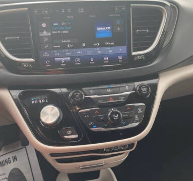 2022 Chrysler Pacifica Touring L