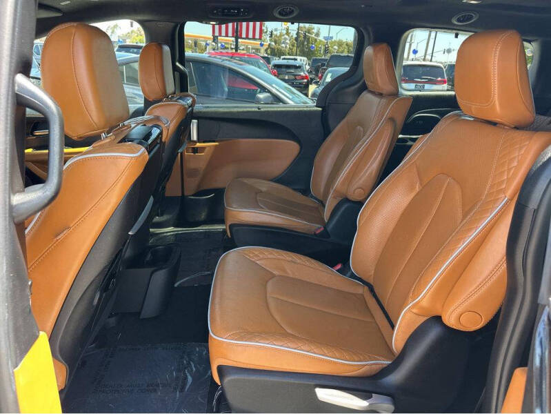 2023 Chrysler Pacifica Plug-In Hybrid Pinnacle
