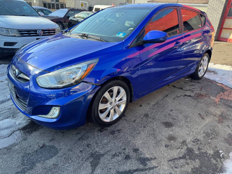 2012 Hyundai Accent SE