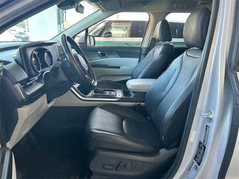 2023 Kia Carnival LX