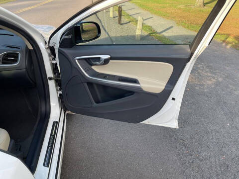 2015 Volvo V60 Cross Country T5