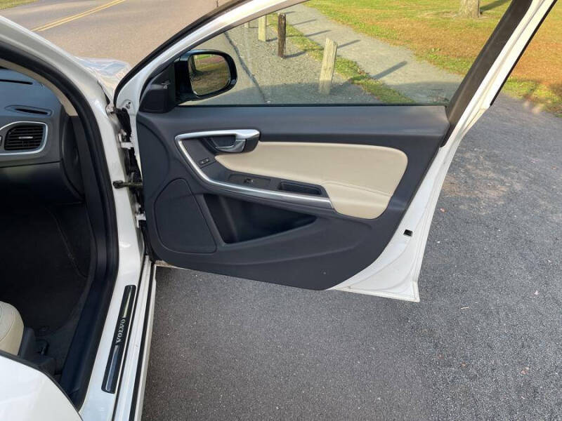 2015 Volvo V60 Cross Country T5