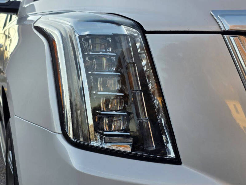 2018 Cadillac Escalade Luxury