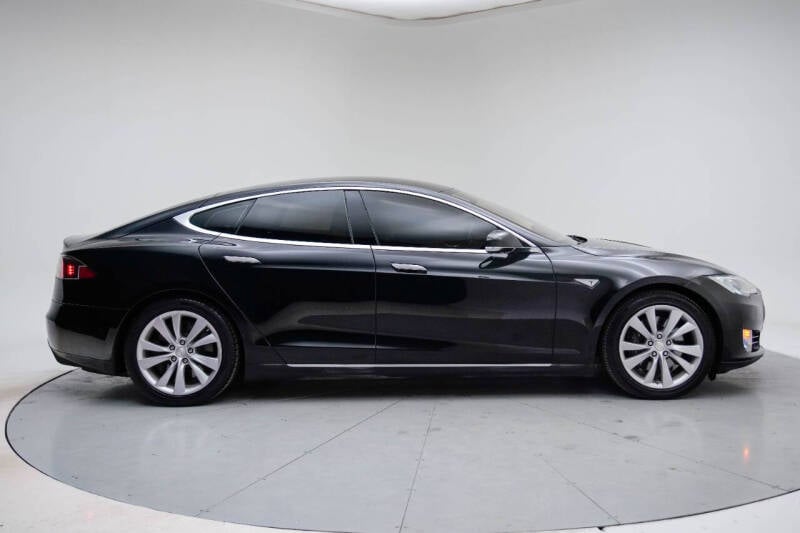 Used 2015 Tesla Model S 85D with VIN 5YJSA1H2XFF098112 for sale in Terre Haute, IN