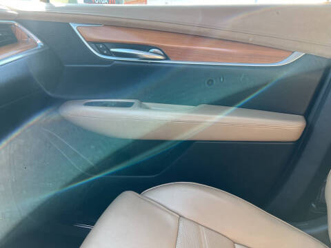 2017 Cadillac XT5 Platinum